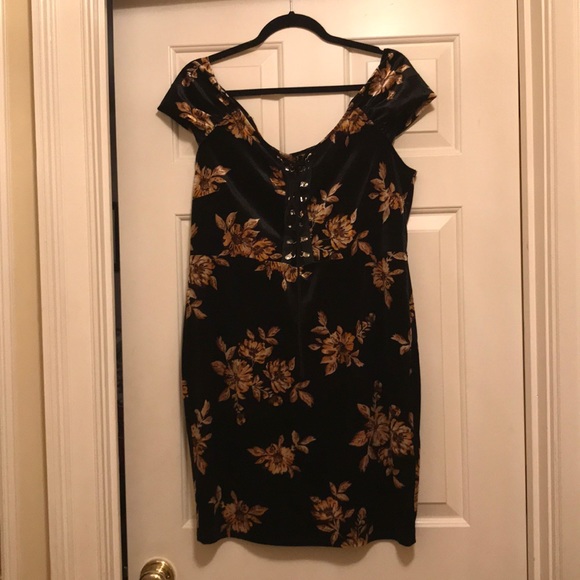 🎉 F21 Stunning Black Velvet Dress NWT!!! 🎉 - Picture 1 of 5